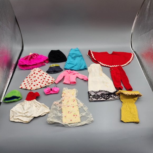 Vintage Barbie Clothes Lot - 30 Pieces + 3 Shoes - Some Need Repair - Rare - Picture 10 of 11